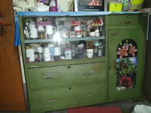 Sturdy Steel Showcase for Sale – with Glass
