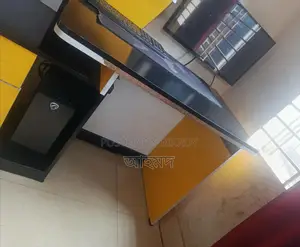 কম্পিউটার টেবিল