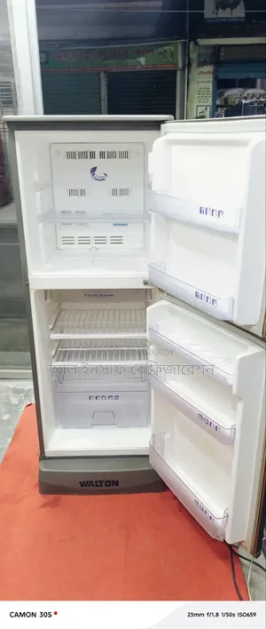 একটি ওয়ালটন ফ্রিজ বিক্রি করা হবে