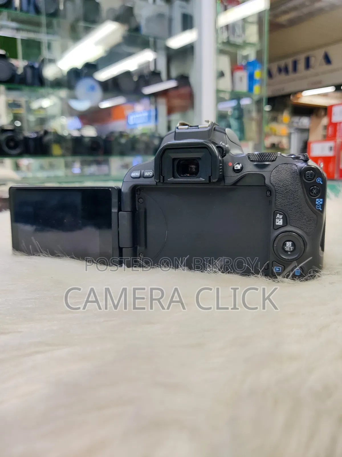 Canon 200D With 18-55mm IS Lens