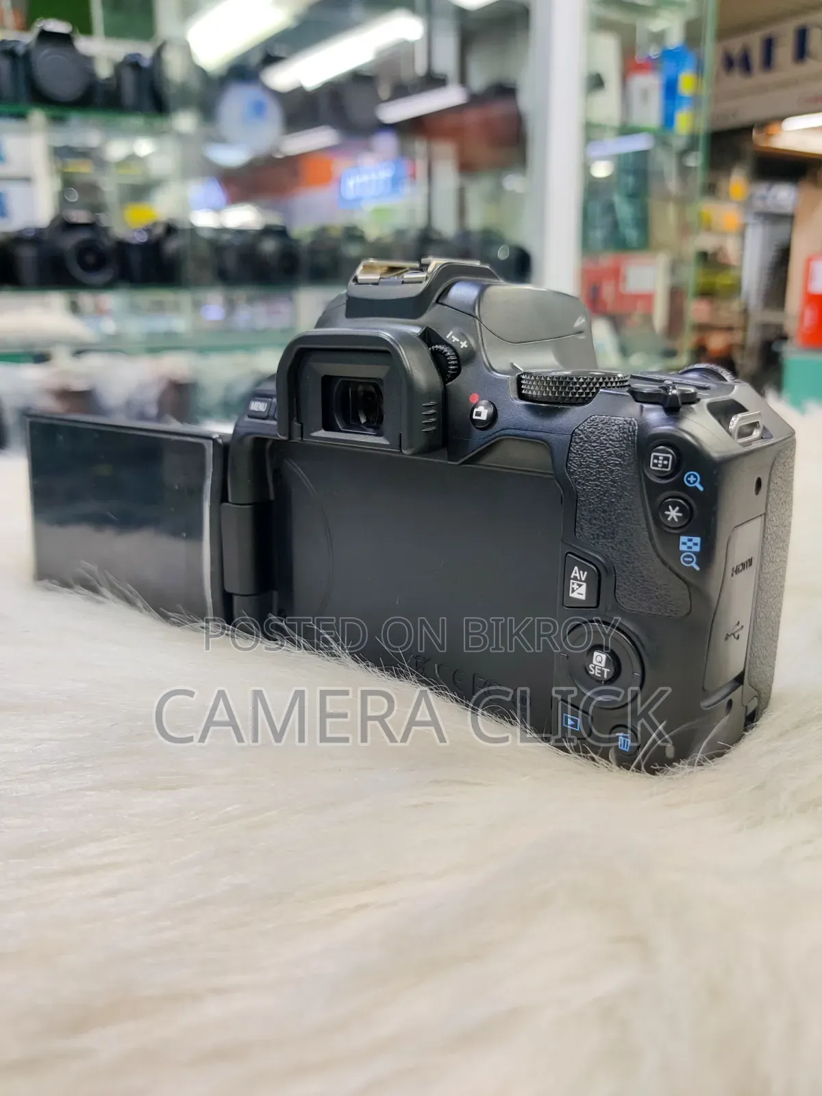 Canon EOS 250D With 18-55mm IS Lens