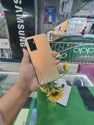 Vivo 128 GB Gold