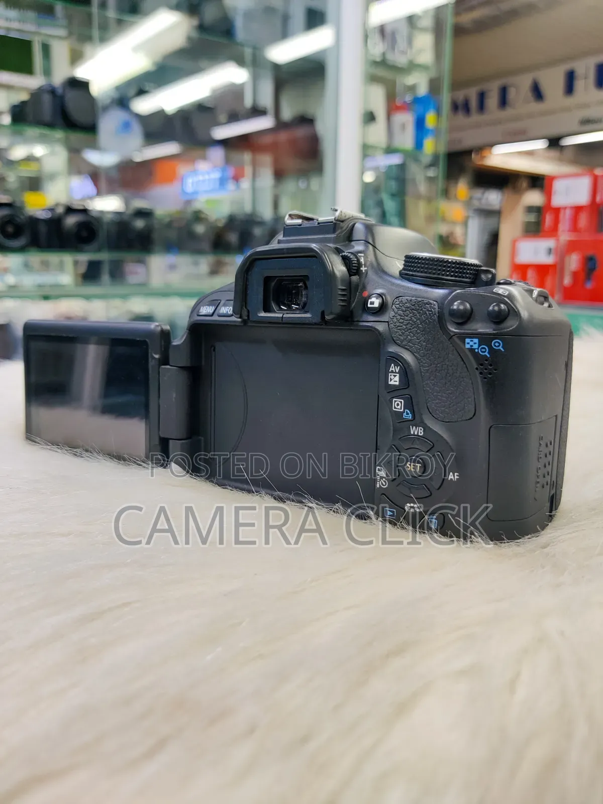 Canon EOS 600D With 18-55mm IS Lens
