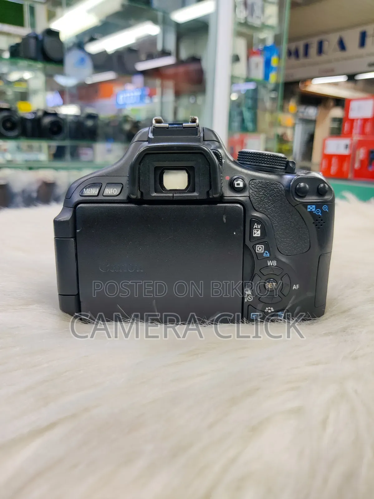 Canon EOS 600D With 18-55mm IS Lens