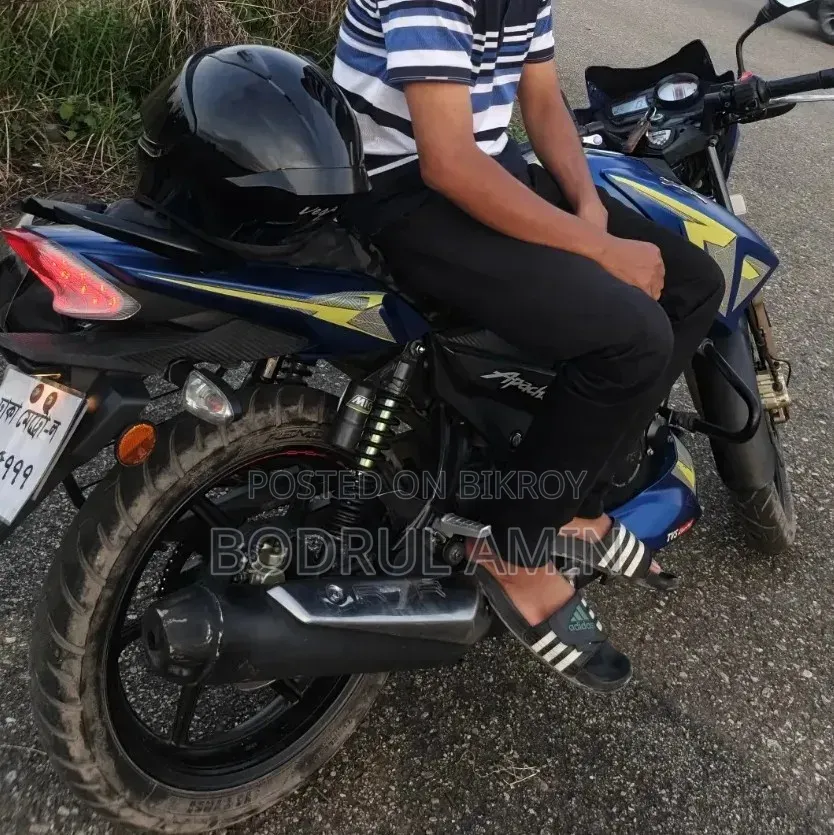 TVS Apache RTR 160 2V 2025 Blue