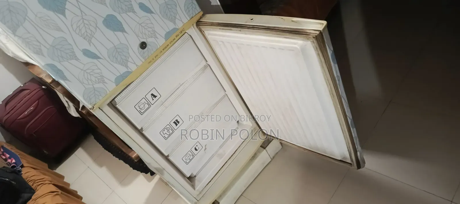 ফ্রিজ (রানিং ভালো)।