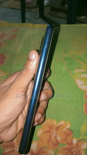Samsung Galaxy J 16 GB Blue