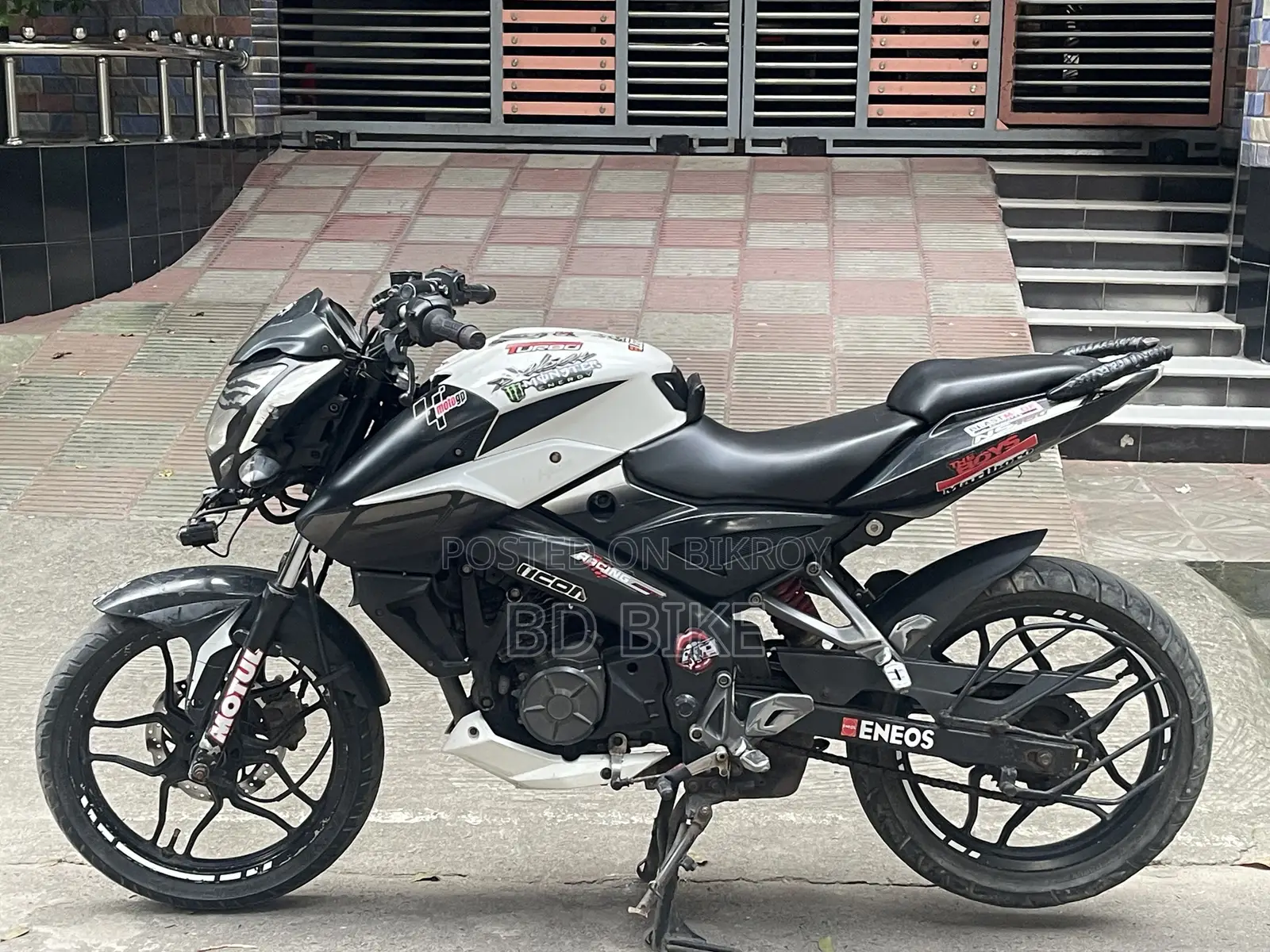 বাজাজ পালসার এনএস ১৬০ ২০১৮ হোয়াইট