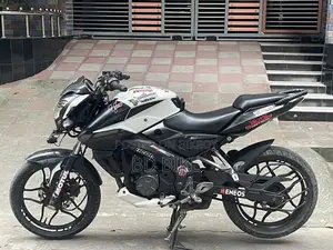 বাজাজ পালসার এনএস ১৬০ ২০১৮ হোয়াইট