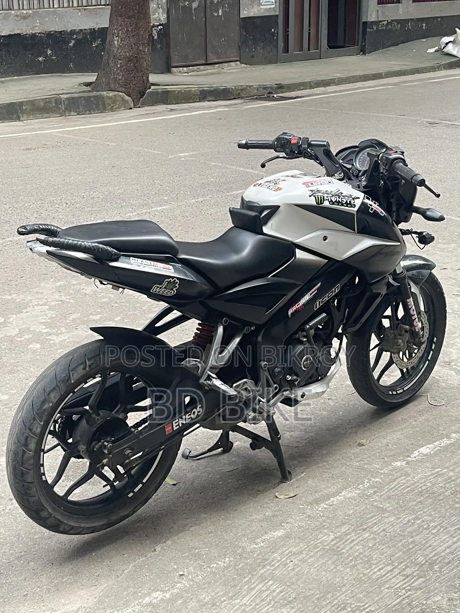 বাজাজ পালসার এনএস ১৬০ ২০১৮ হোয়াইট