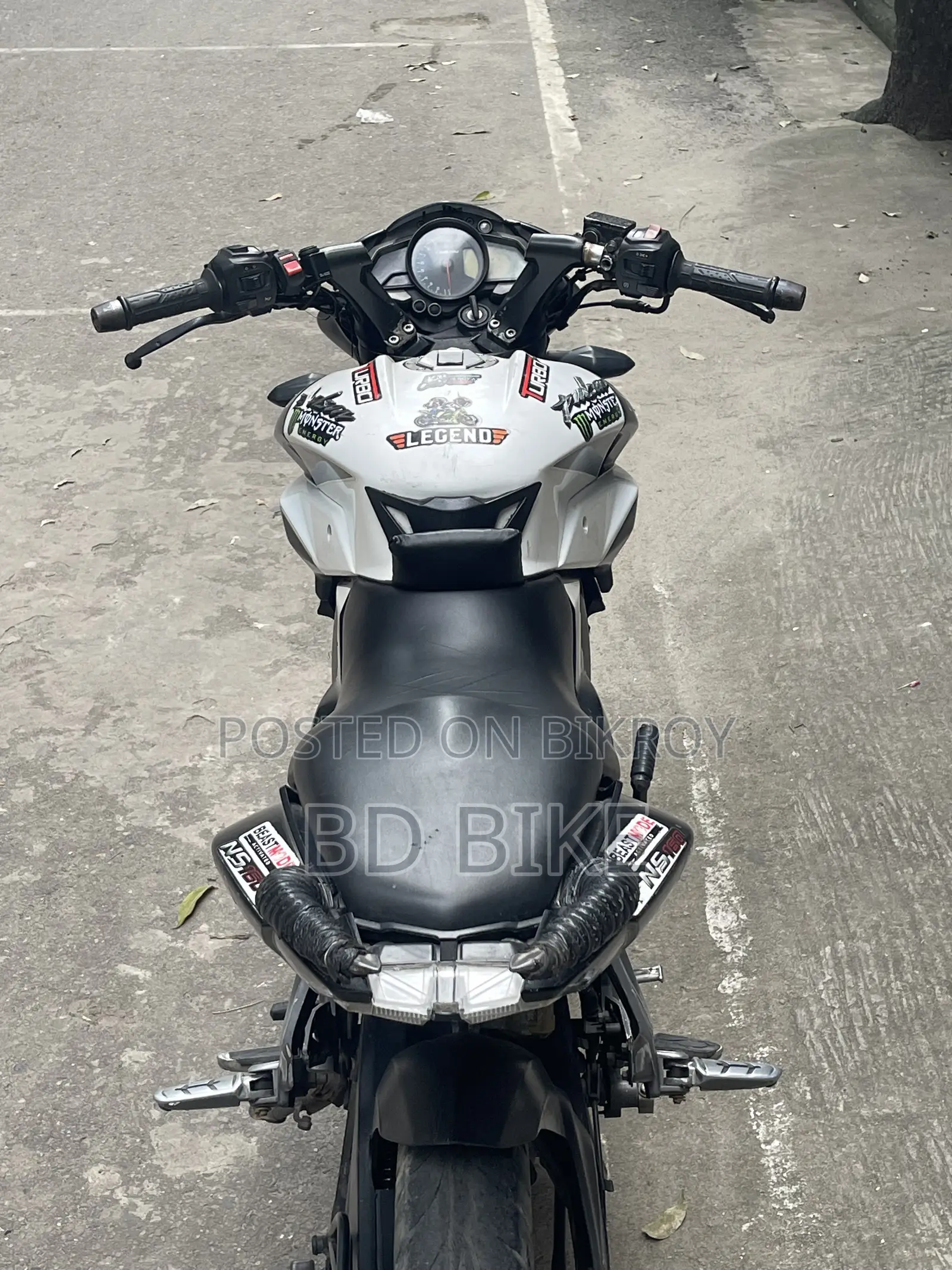 বাজাজ পালসার এনএস ১৬০ ২০১৮ হোয়াইট