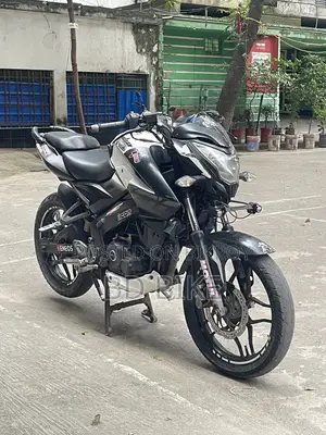 বাজাজ পালসার এনএস ১৬০ ২০১৮ হোয়াইট