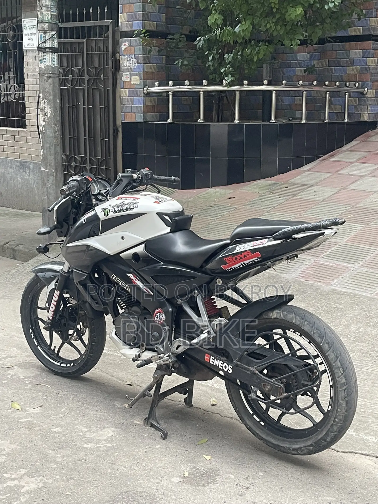 বাজাজ পালসার এনএস ১৬০ ২০১৮ হোয়াইট