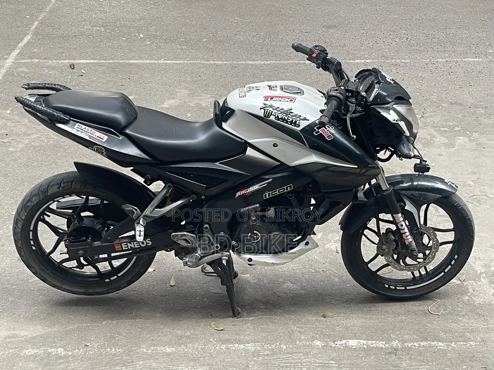 বাজাজ পালসার এনএস ১৬০ ২০১৮ হোয়াইট