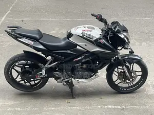 বাজাজ পালসার এনএস ১৬০ ২০১৮ হোয়াইট