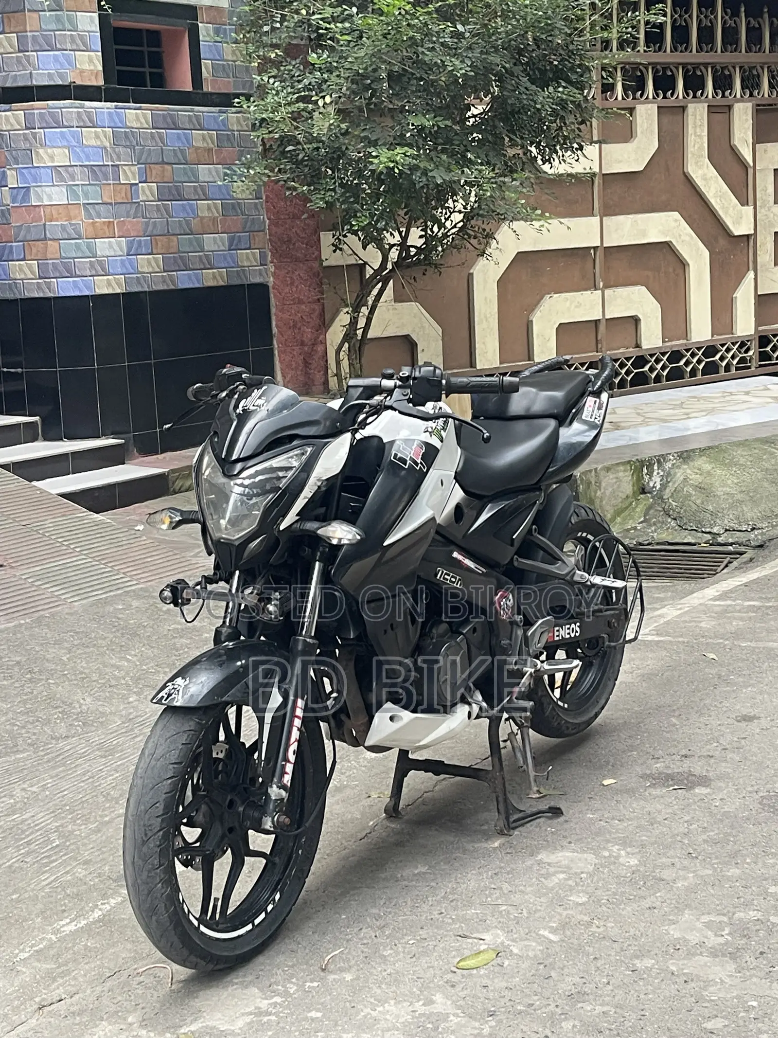 বাজাজ পালসার এনএস ১৬০ ২০১৮ হোয়াইট