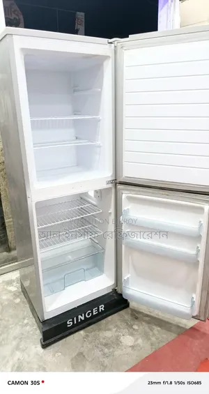 একটি সিঙ্গার গ্লাস ডোর ফ্রিজ বিক্রি করা হবে