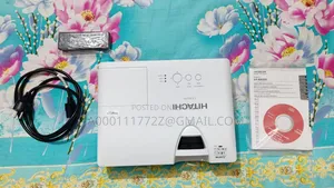 HITACHI CP-RX250 Multimedia Projector