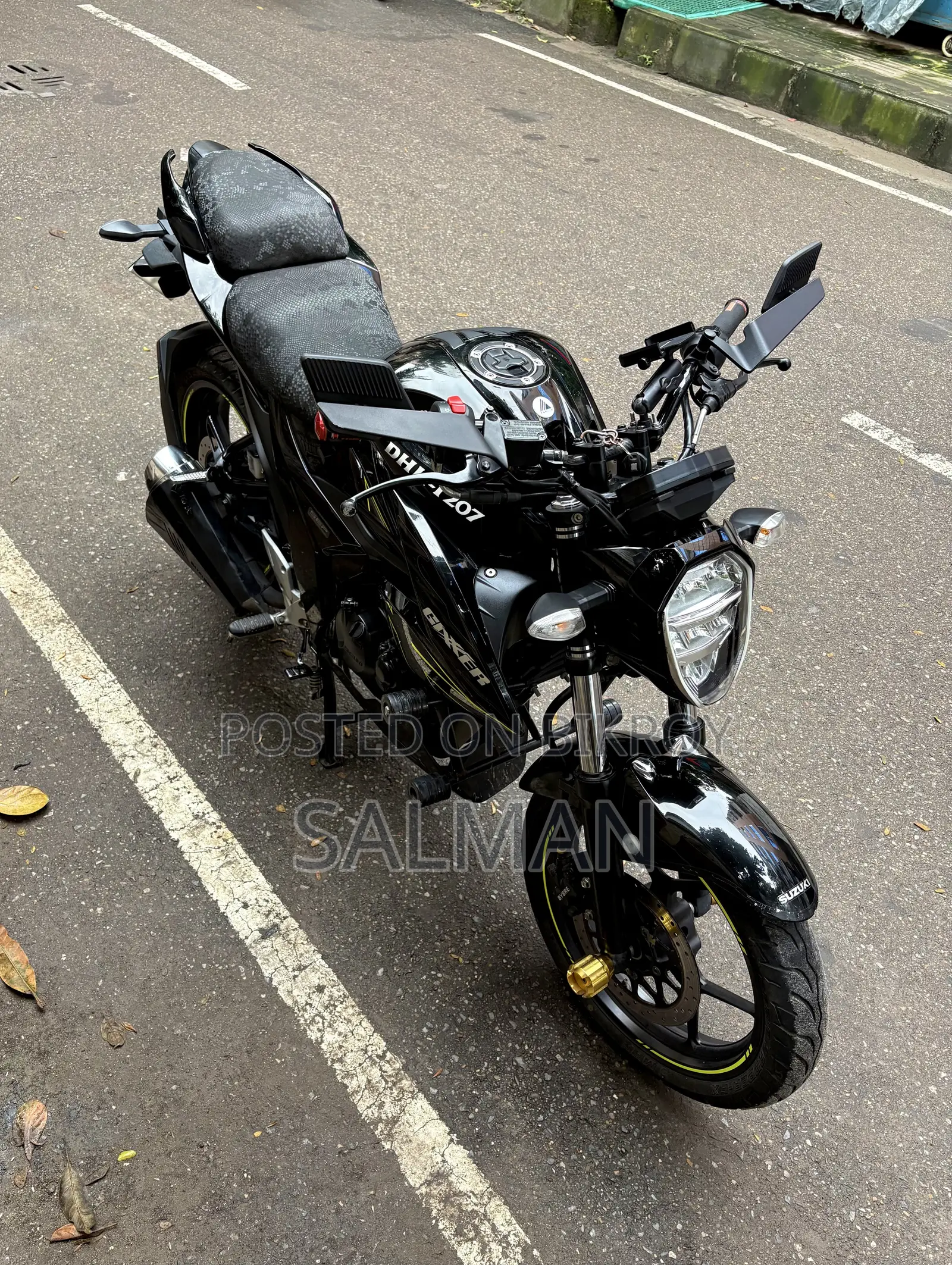 সুজুকি জিক্সার ২০২৪ কালো