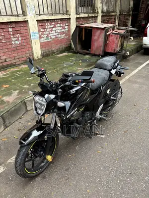 সুজুকি জিক্সার ২০২৪ কালো
