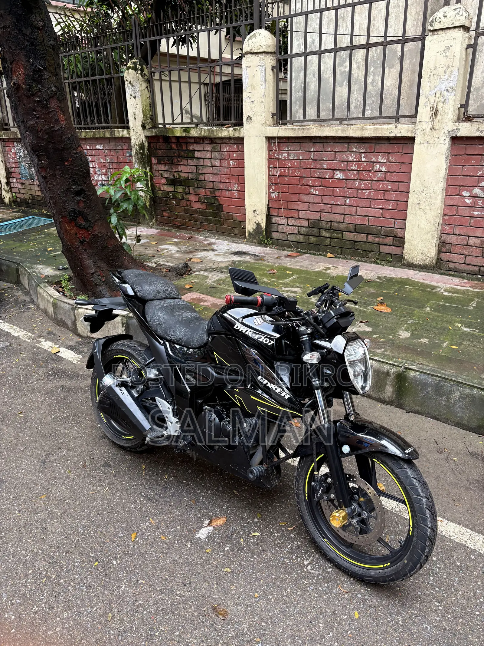 সুজুকি জিক্সার ২০২৪ কালো