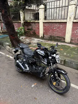 সুজুকি জিক্সার ২০২৪ কালো