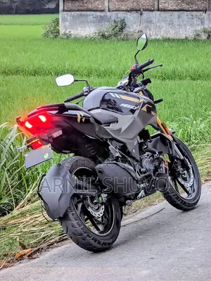 হিরো এক্সট্রিম ১৬০আর ২০২৫ গোল্ড