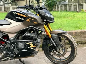 হিরো এক্সট্রিম ১৬০আর ২০২৫ গোল্ড
