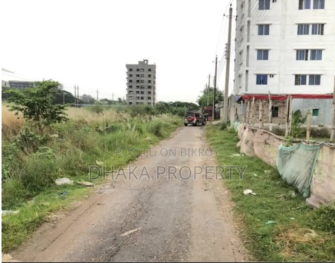 60ft Road 3 Katha Lake View South at Sector-15/C
