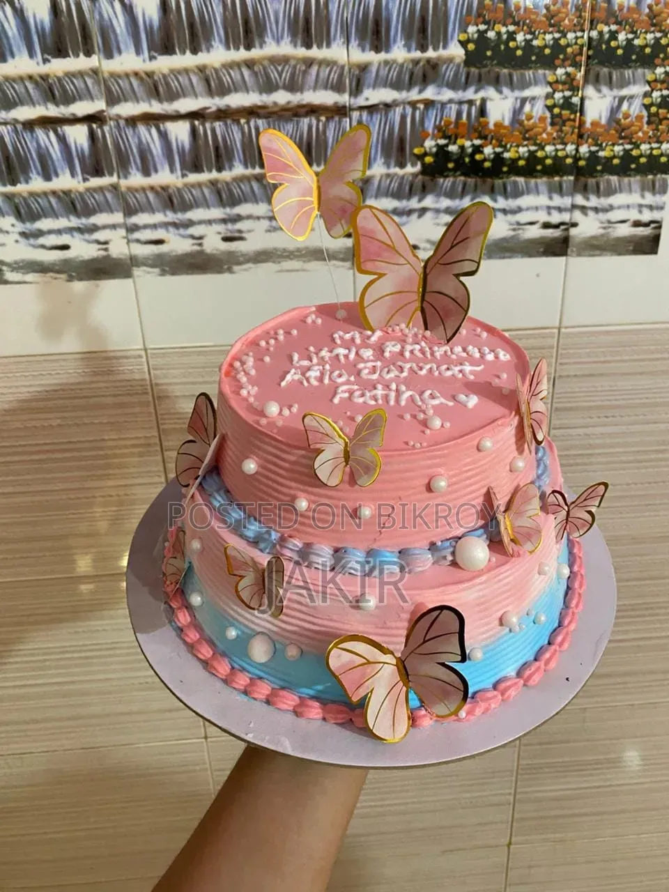 My daughter made this cake, it looks very beautiful, MashaAllah