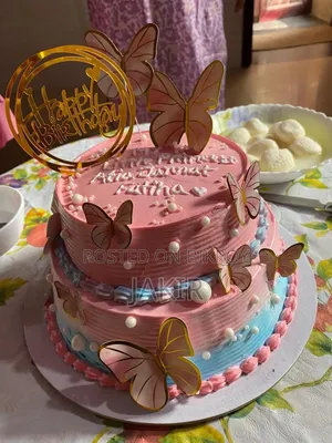 My daughter made this cake, it looks very beautiful, MashaAllah
