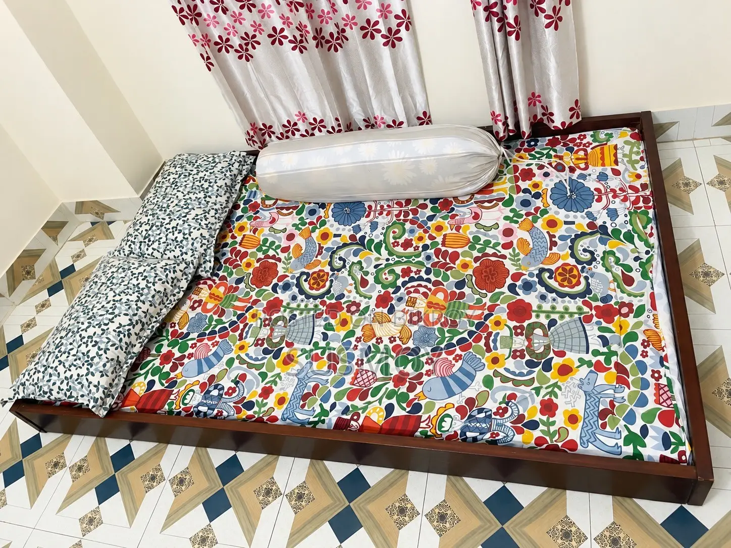 Semi Double Bed