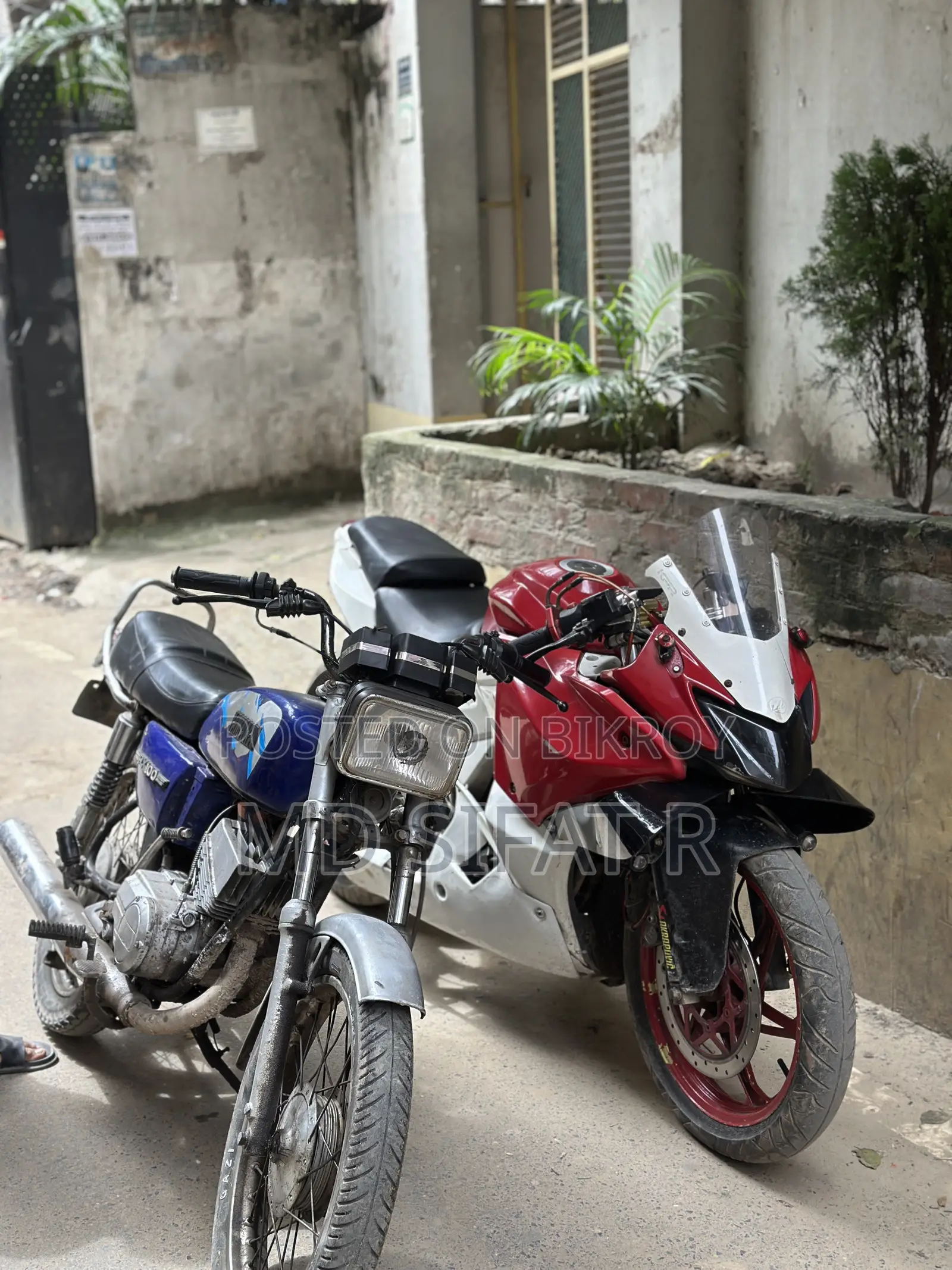 Yamaha 2000 Blue