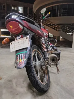 বাজাজ প্লাটিনা ১০০ ২০১৭ রেড