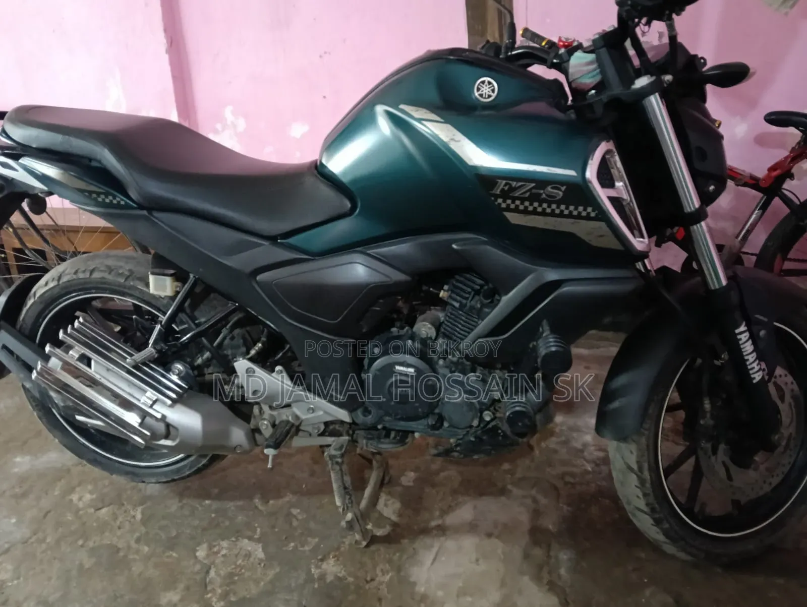 Yamaha 2022 নীল