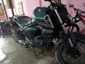 Yamaha 2022 নীল