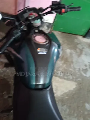 Yamaha 2022 নীল
