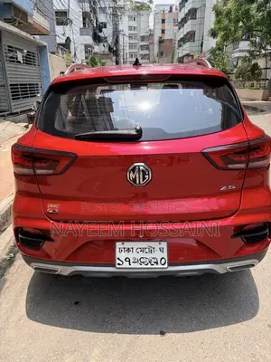 এমজি জেডএস ২০২১ লাল