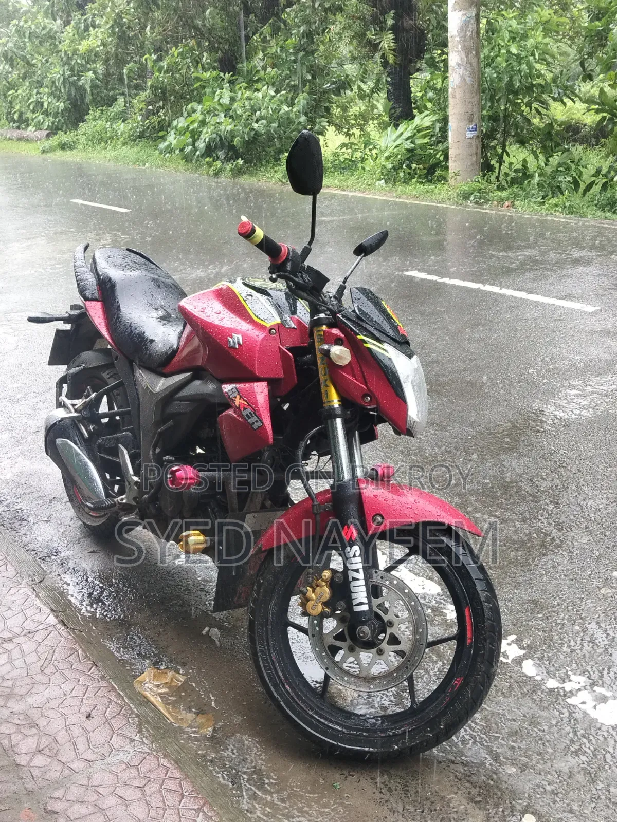 সুজুকি জিক্সার ২০১৭ লাল