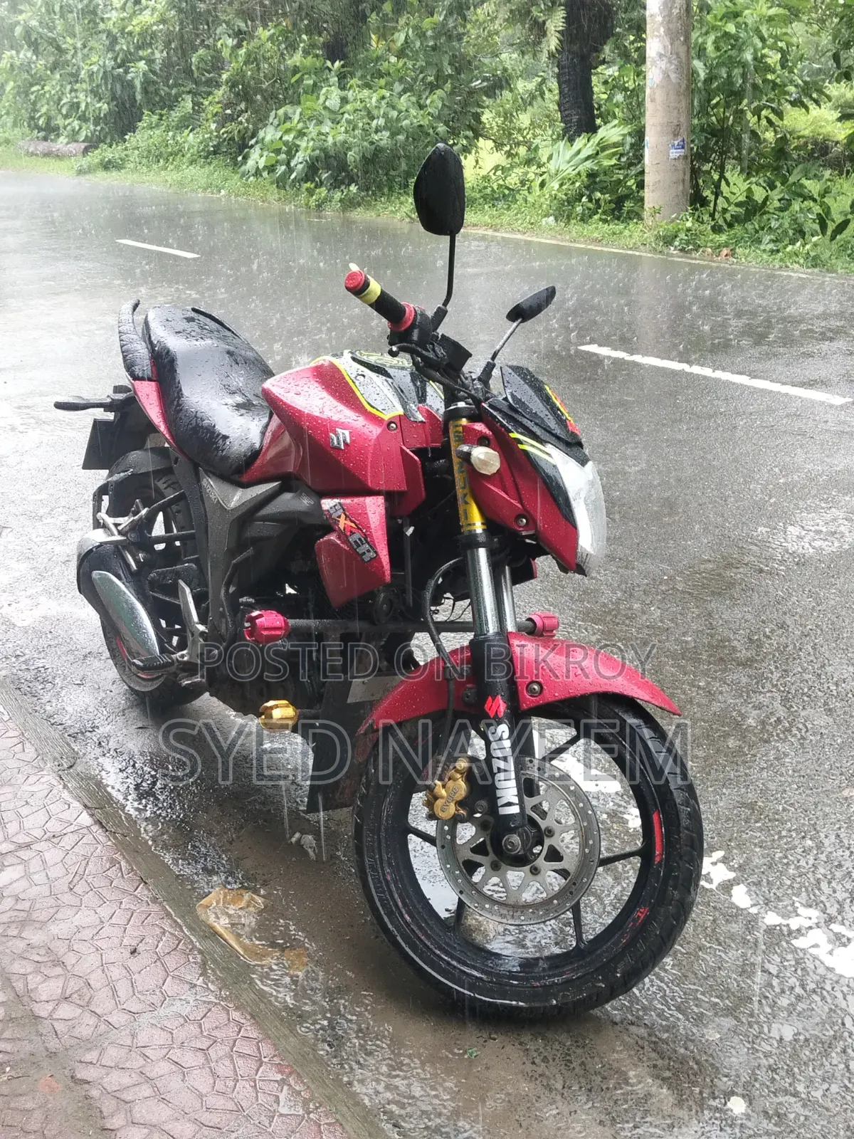 সুজুকি জিক্সার ২০১৭ লাল