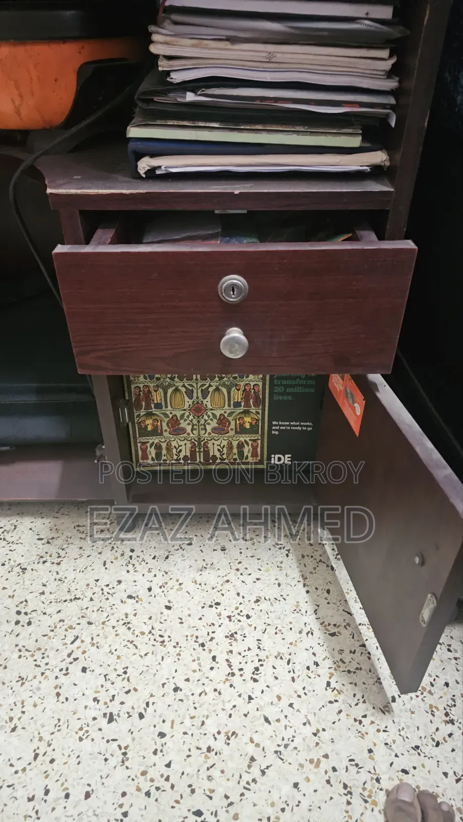 Study Table (Looks Like New, Value for Money)