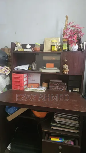 Study Table (Looks Like New, Value for Money)