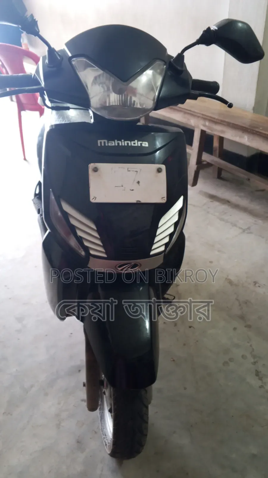 Mahindra Gusto 2017 Black