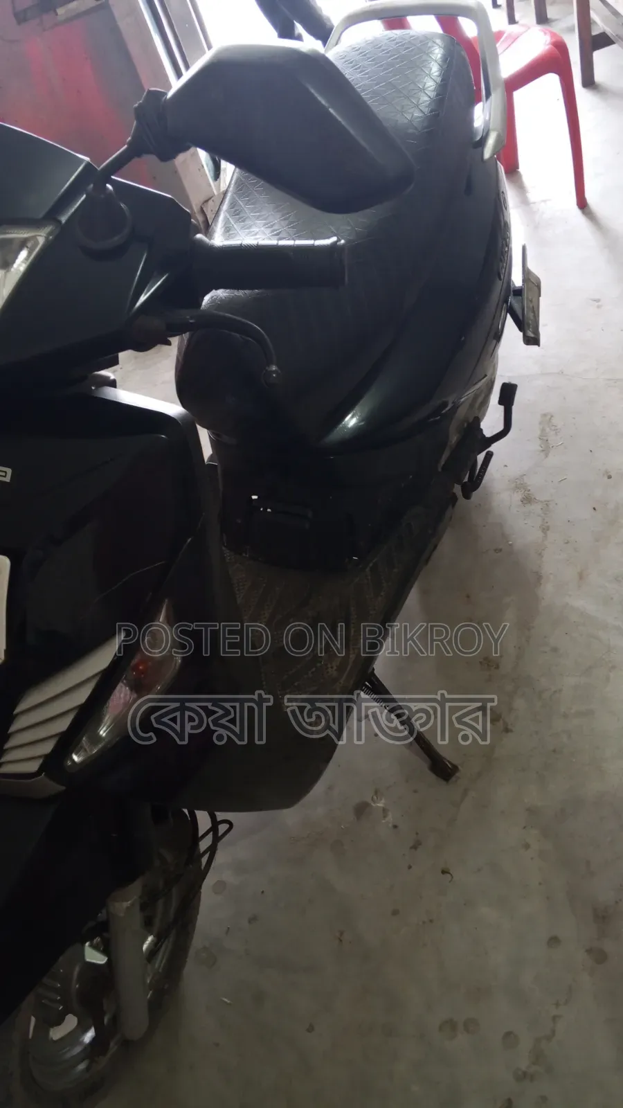 Mahindra Gusto 2017 Black