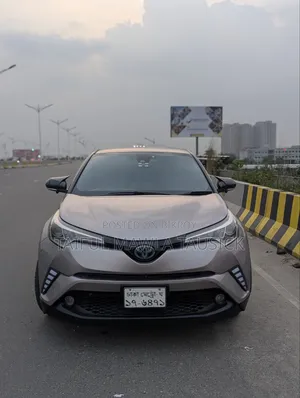 টয়োটা সি-এইচআর ২০১৭ সিলভার