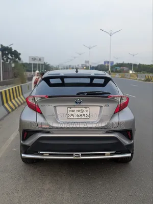 টয়োটা সি-এইচআর ২০১৭ সিলভার