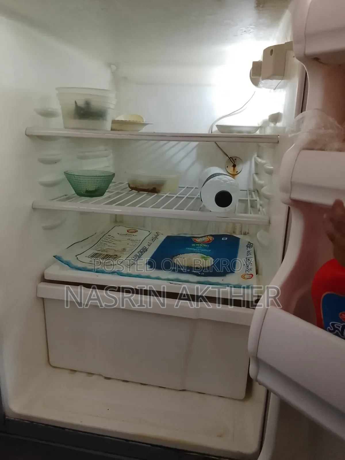 একটি ফ্রিজ বিক্রয় হইবে