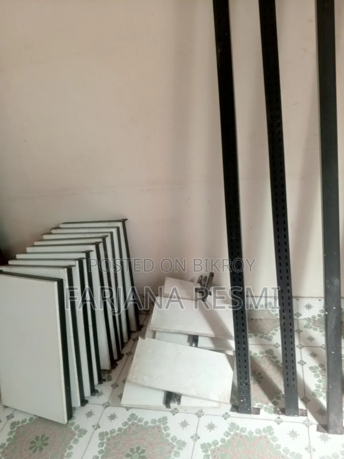 Showroom Shoe Cabinet
