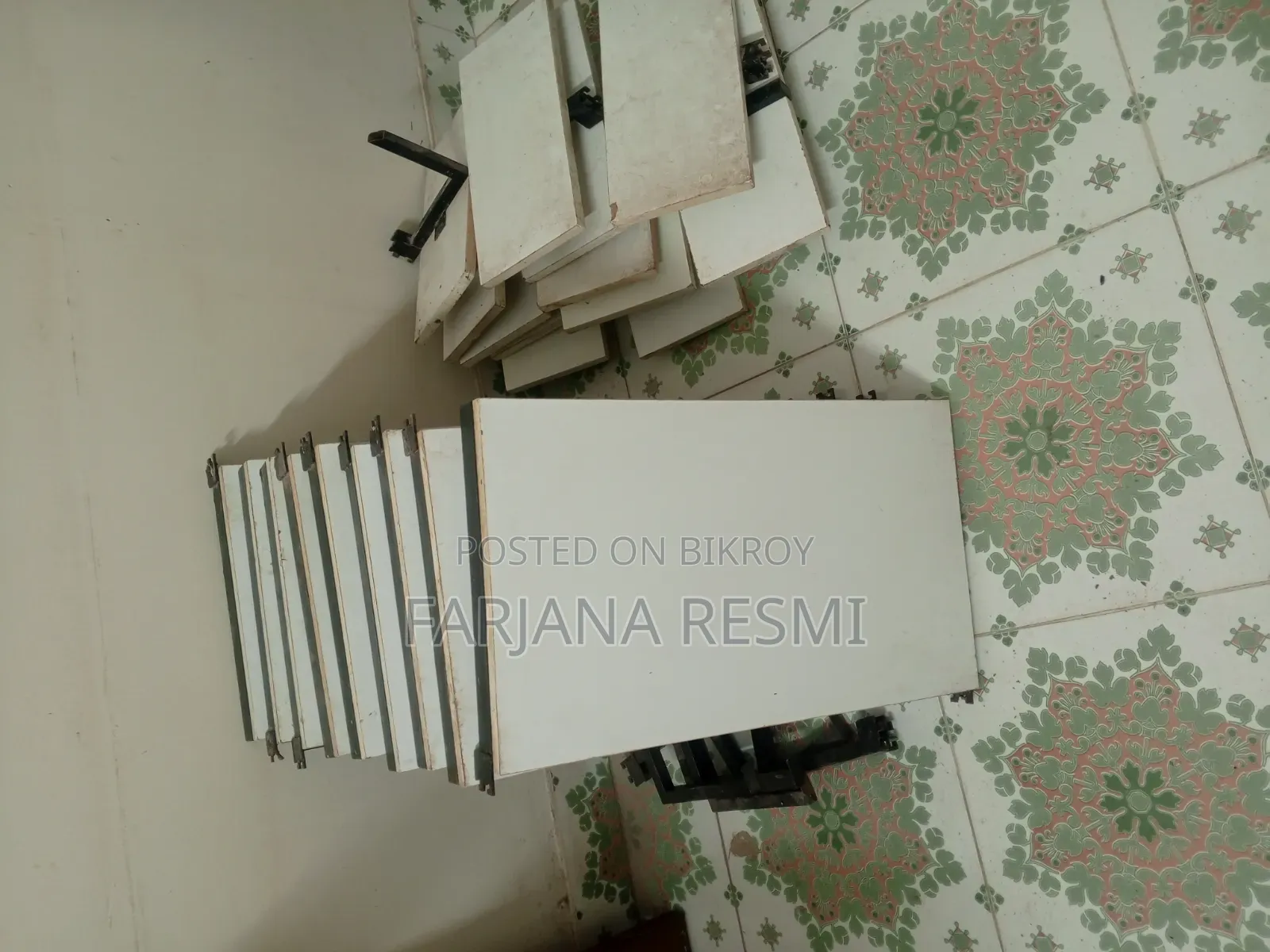 Showroom Shoe Cabinet
