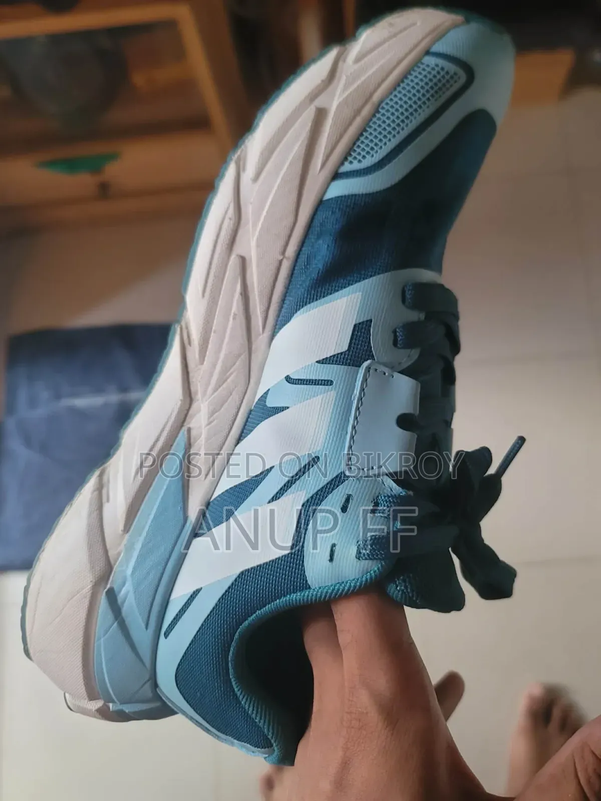 অ্যাডিডাস জুতো